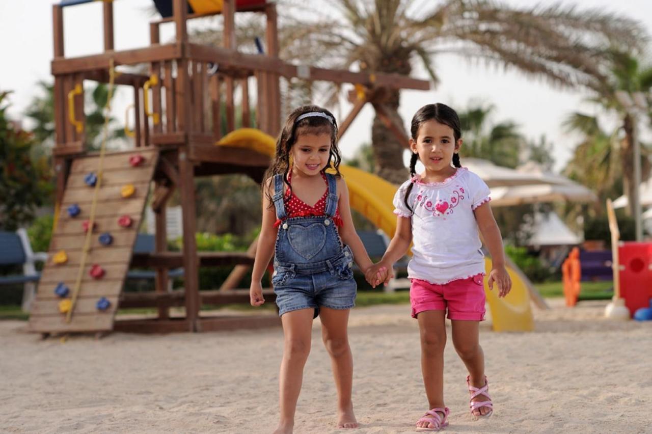 Moevenpick Hotel Cairo - Media City Giza Eksteriør bilde Children at Jumeirah Beach Hotel