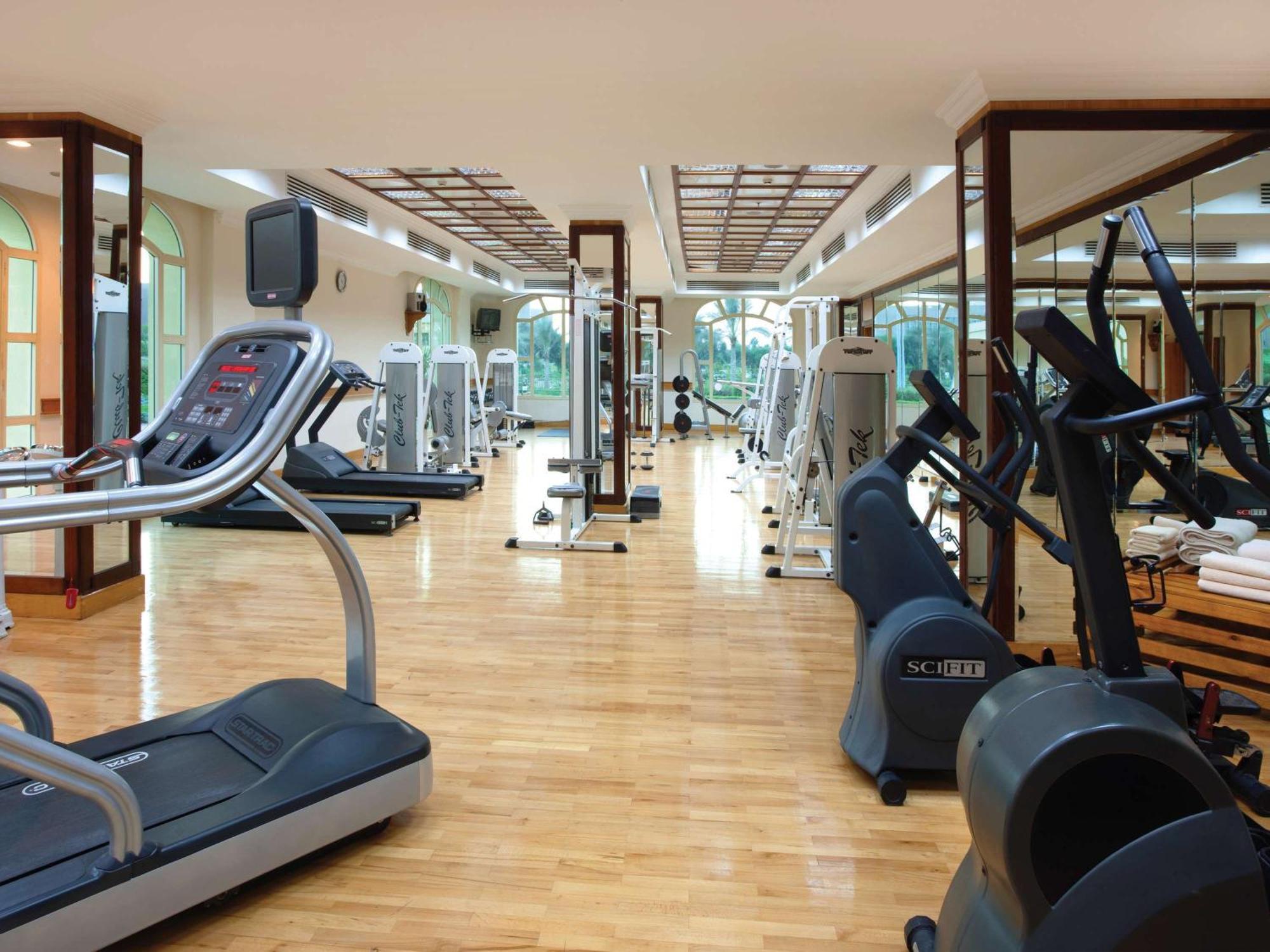 Moevenpick Hotel Cairo - Media City Giza Eksteriør bilde The gym at the Taj Bengal